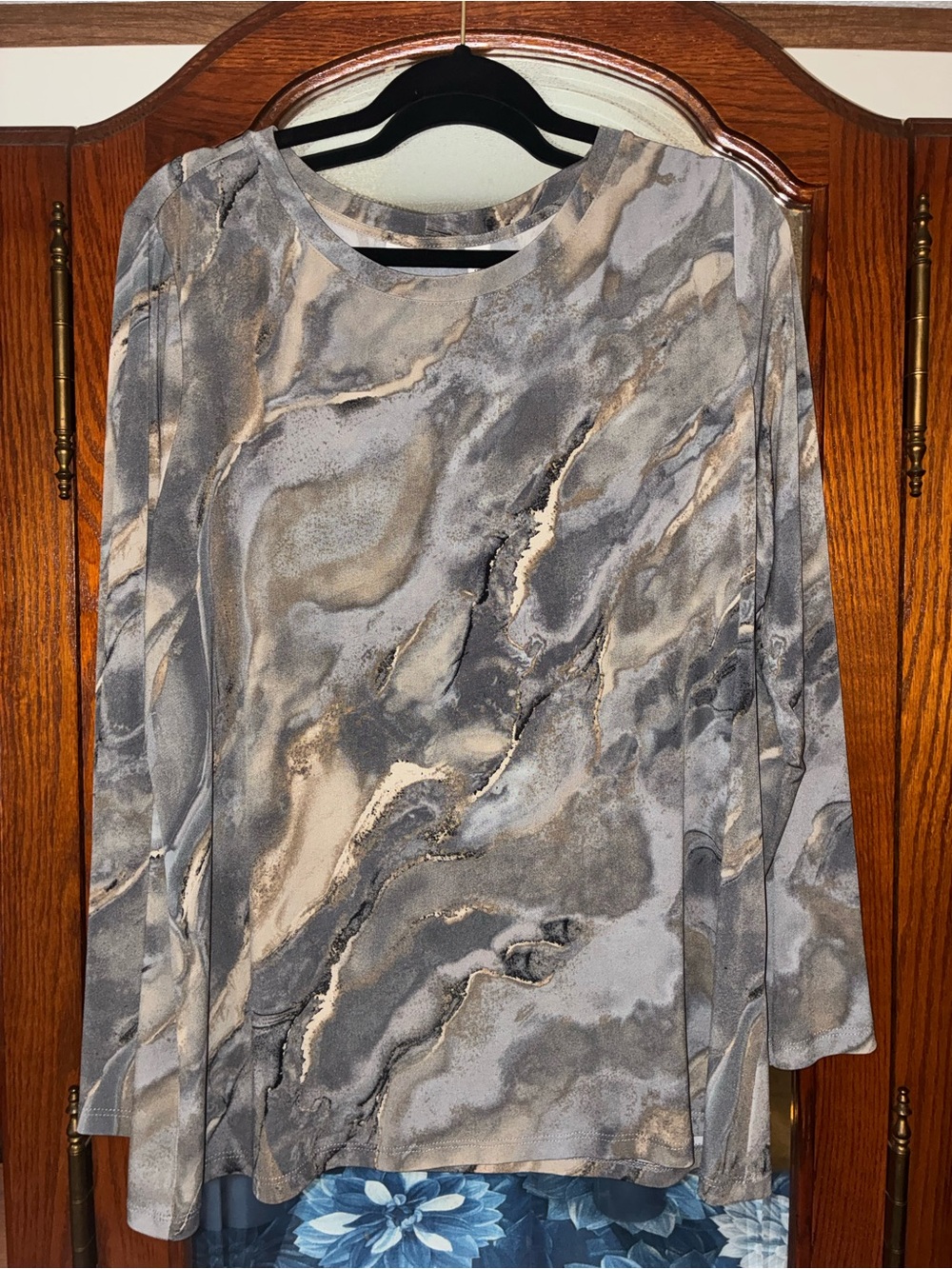 Susan Graver Marble-Effect Long Sleeve Top in Gray and Cream